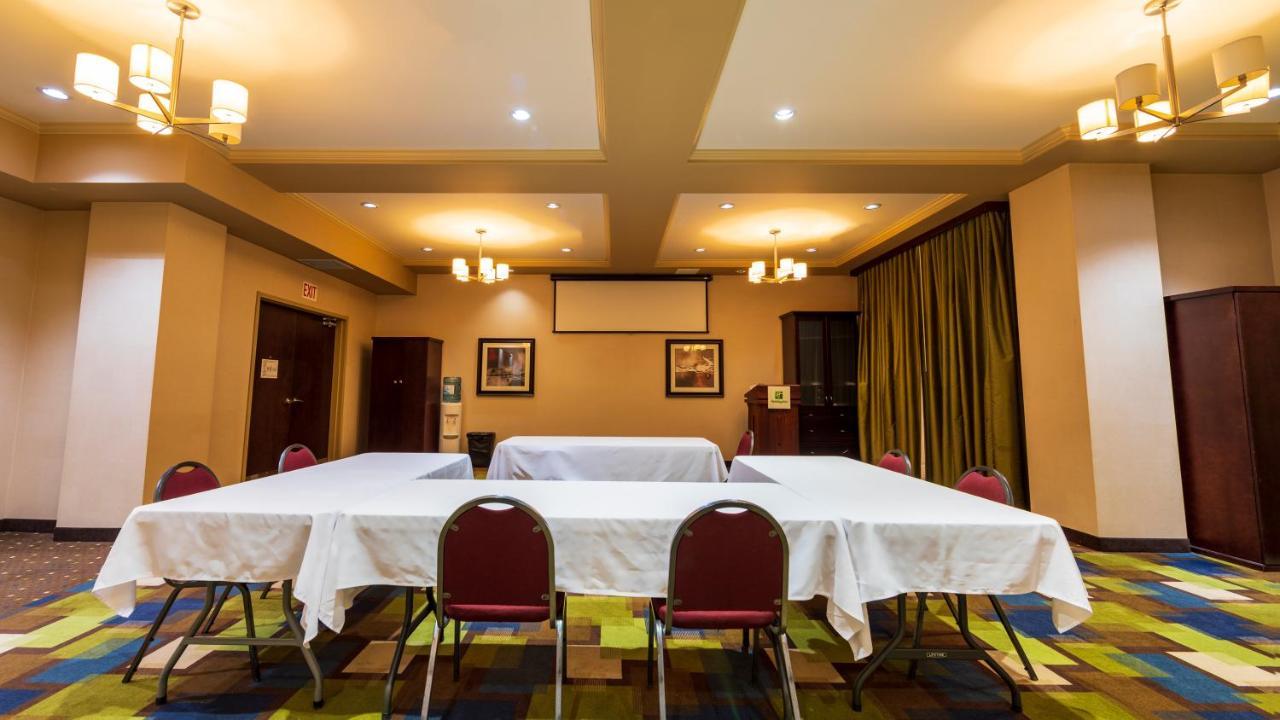 Holiday Inn Hotel And Suites-Kamloops, An Ihg Hotel Bagian luar foto