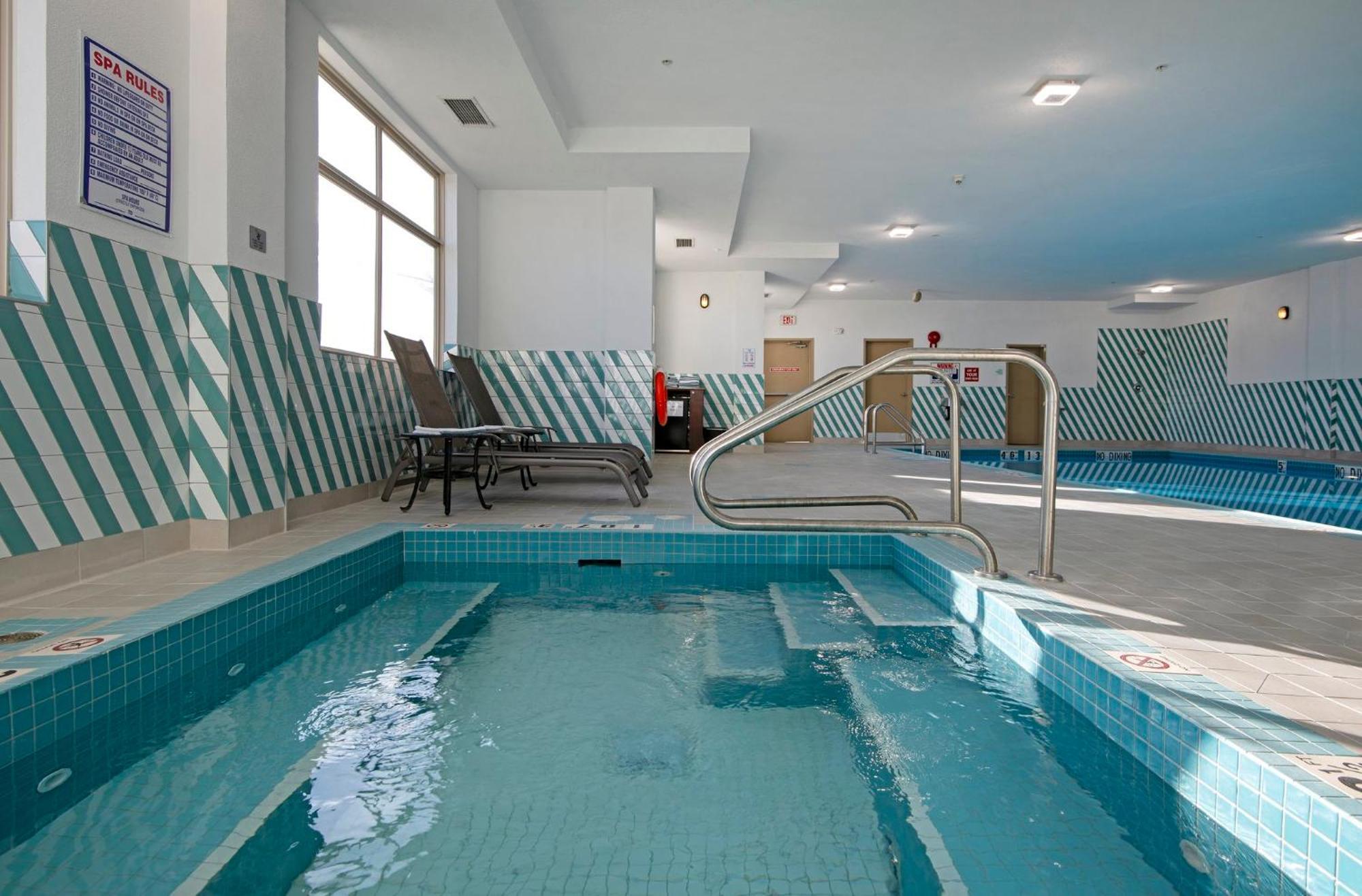 Holiday Inn Hotel And Suites-Kamloops By Ihg Bagian luar foto