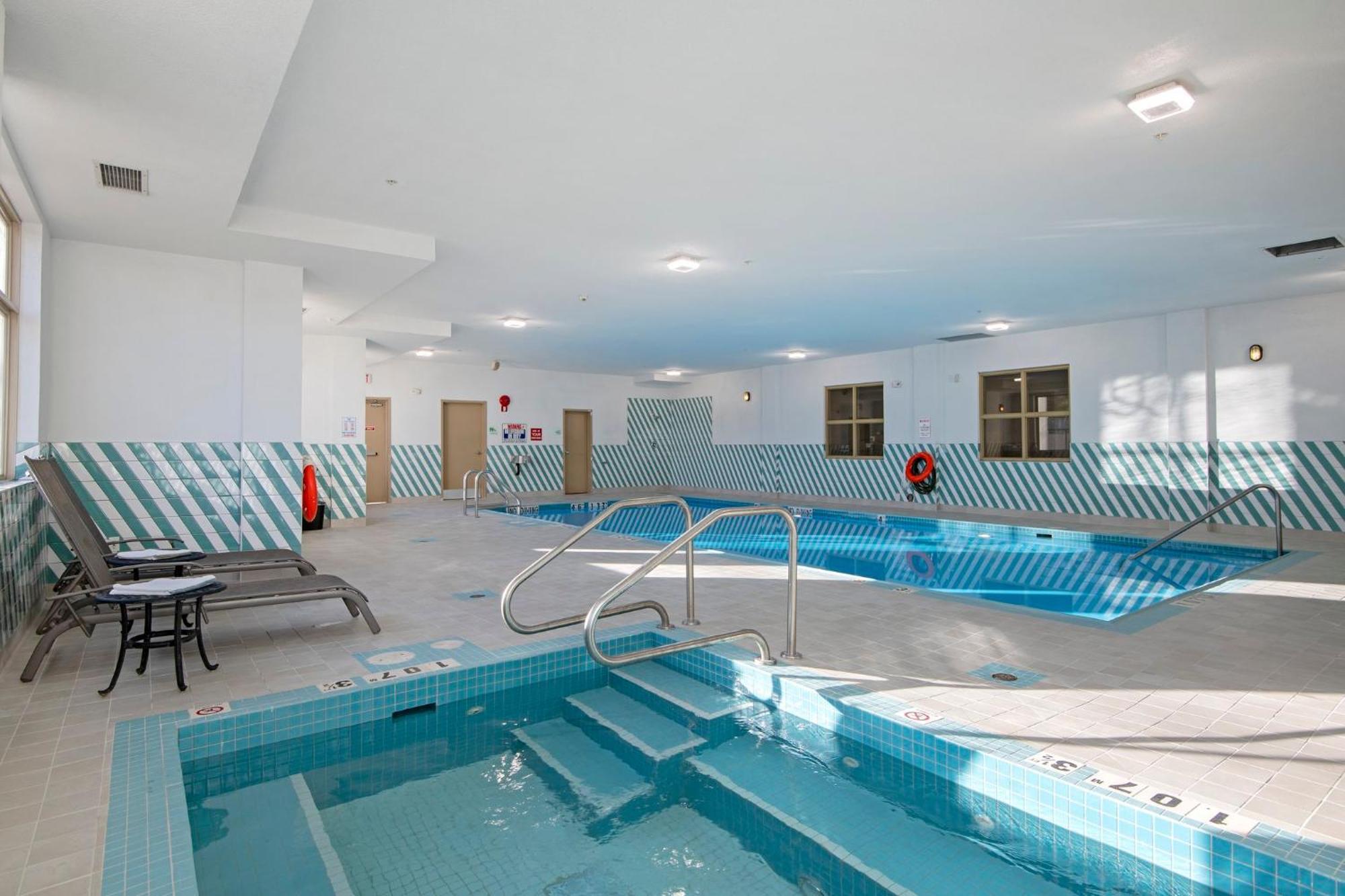 Holiday Inn Hotel And Suites-Kamloops By Ihg Bagian luar foto