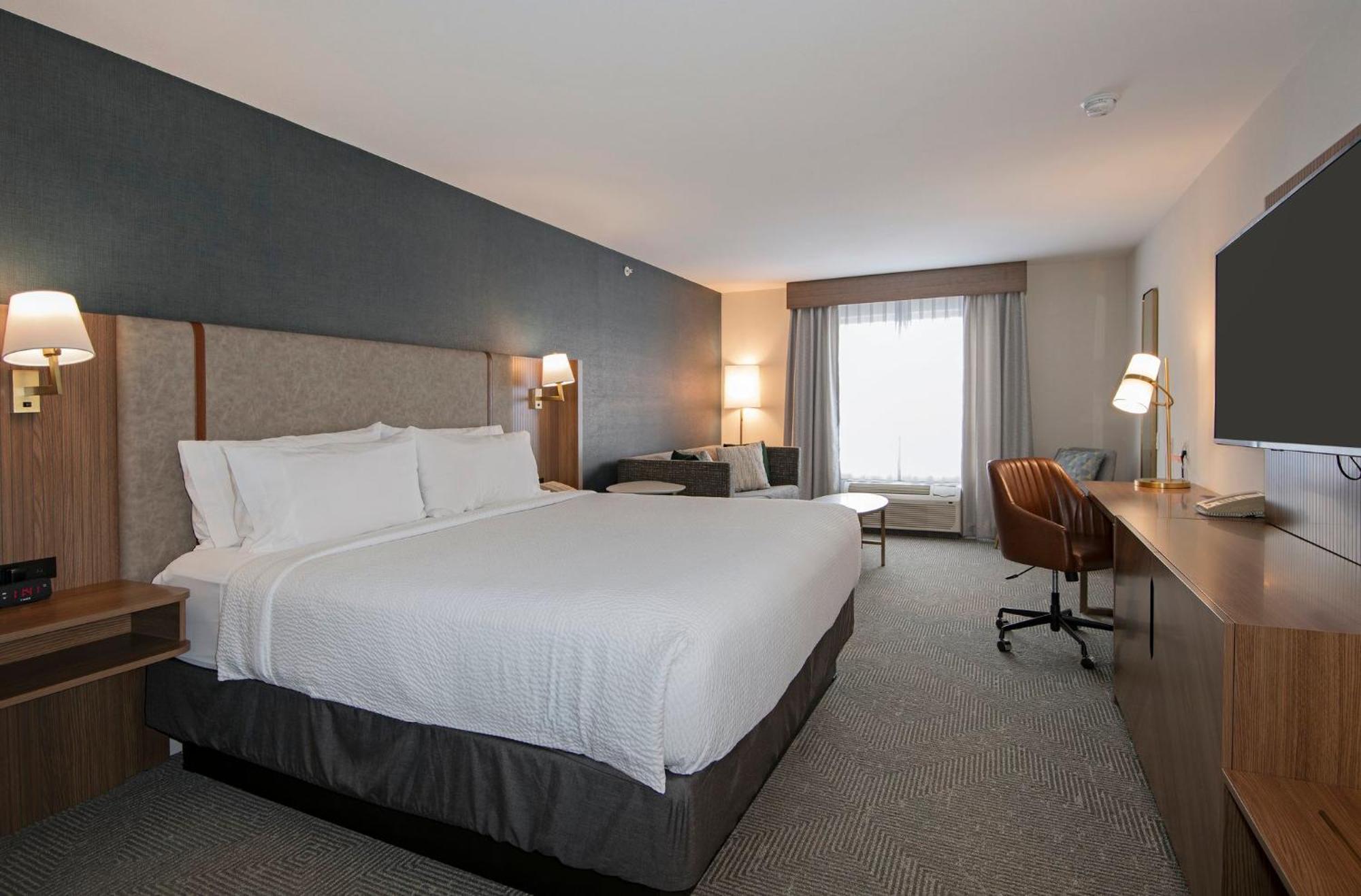 Holiday Inn Hotel And Suites-Kamloops By Ihg Bagian luar foto