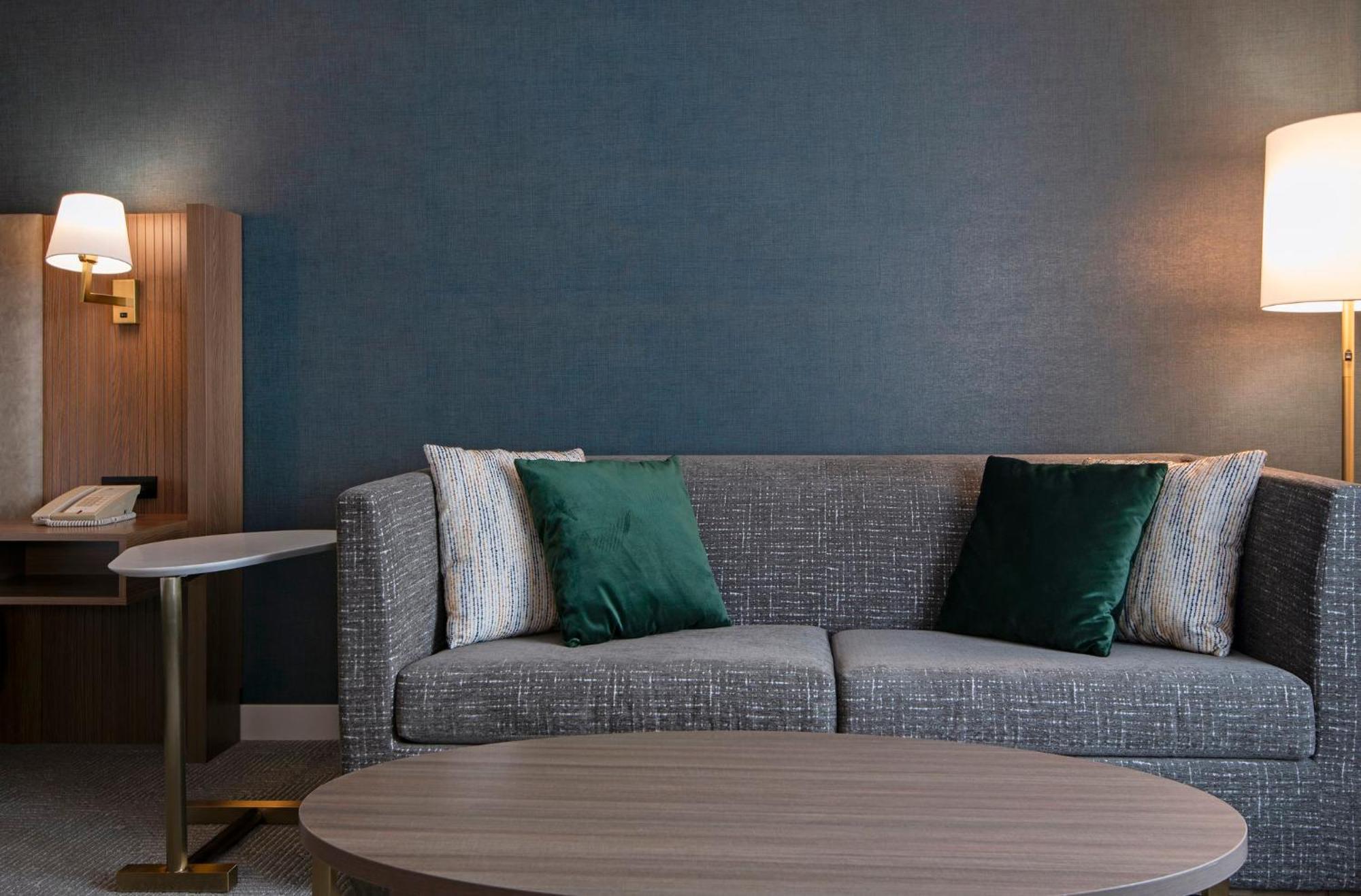 Holiday Inn Hotel And Suites-Kamloops By Ihg Bagian luar foto