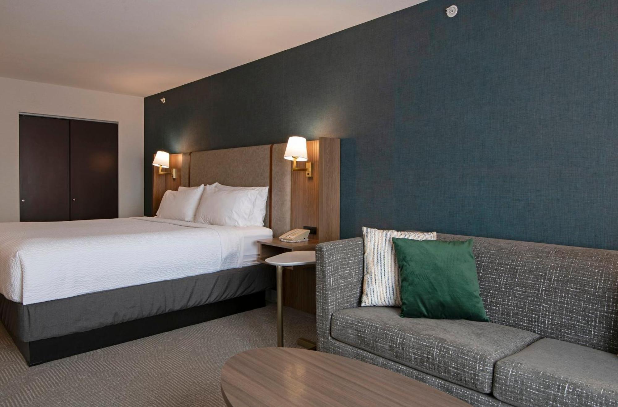 Holiday Inn Hotel And Suites-Kamloops By Ihg Bagian luar foto