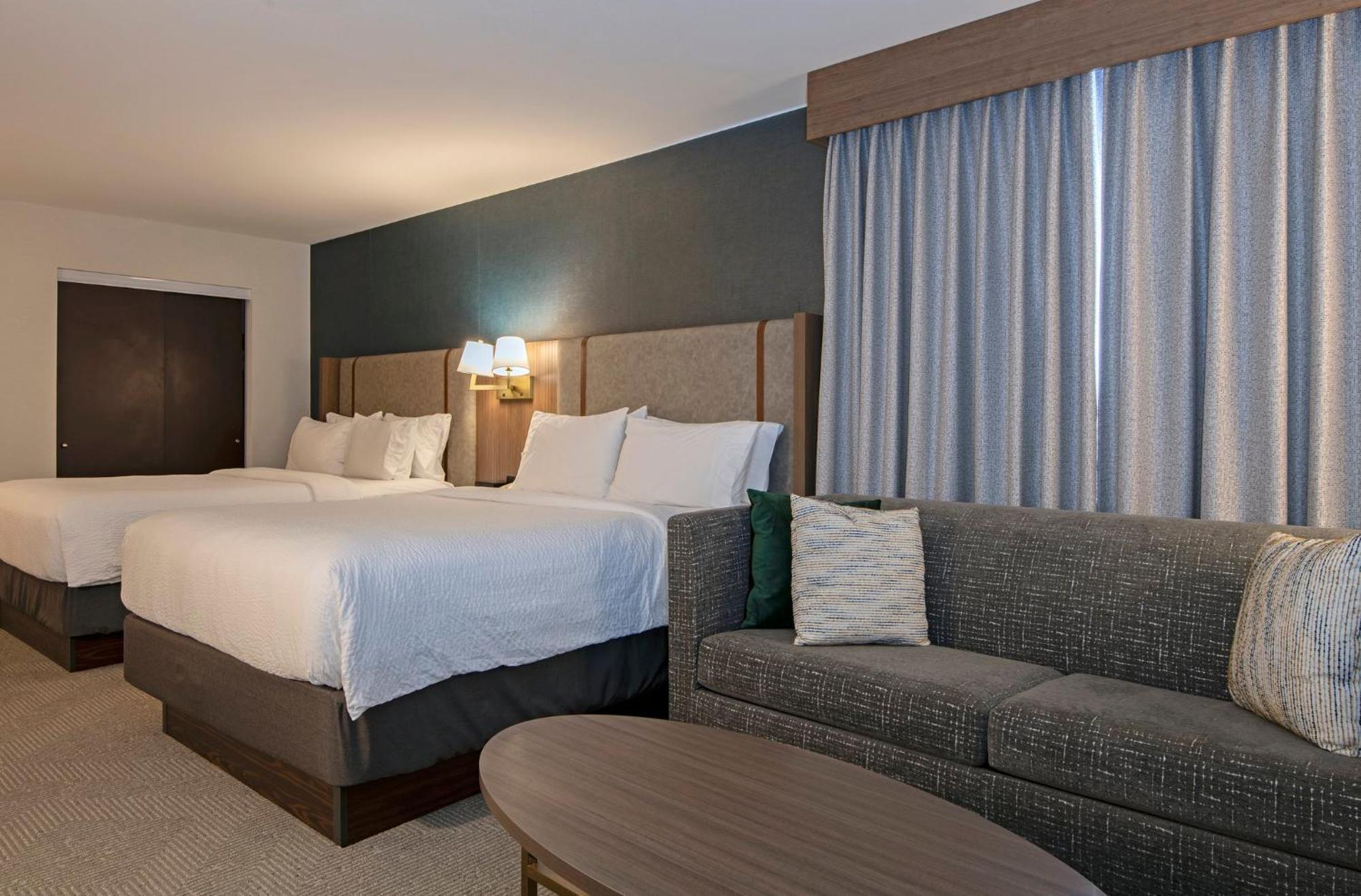 Holiday Inn Hotel And Suites-Kamloops By Ihg Bagian luar foto