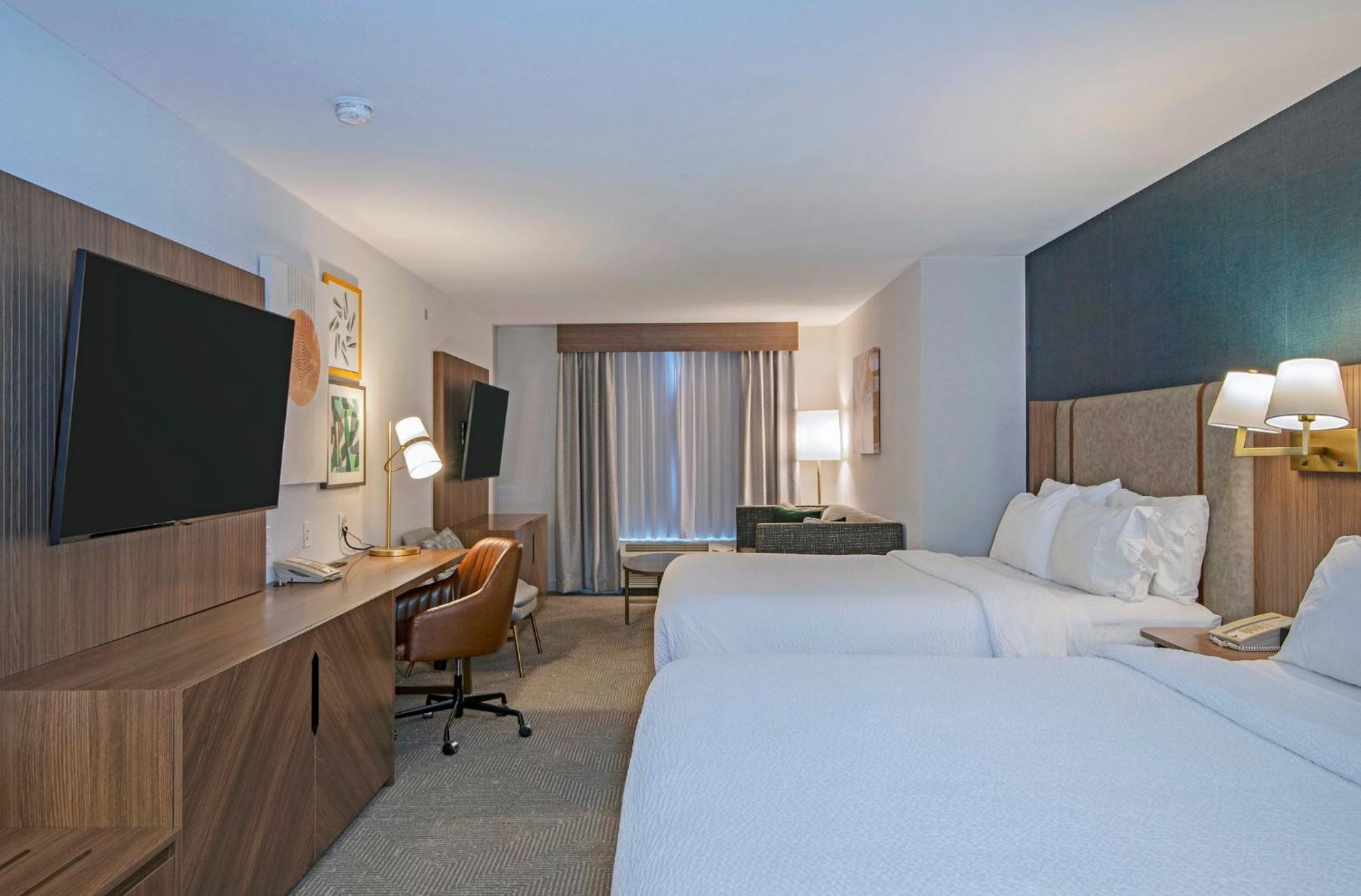Holiday Inn Hotel And Suites-Kamloops By Ihg Bagian luar foto