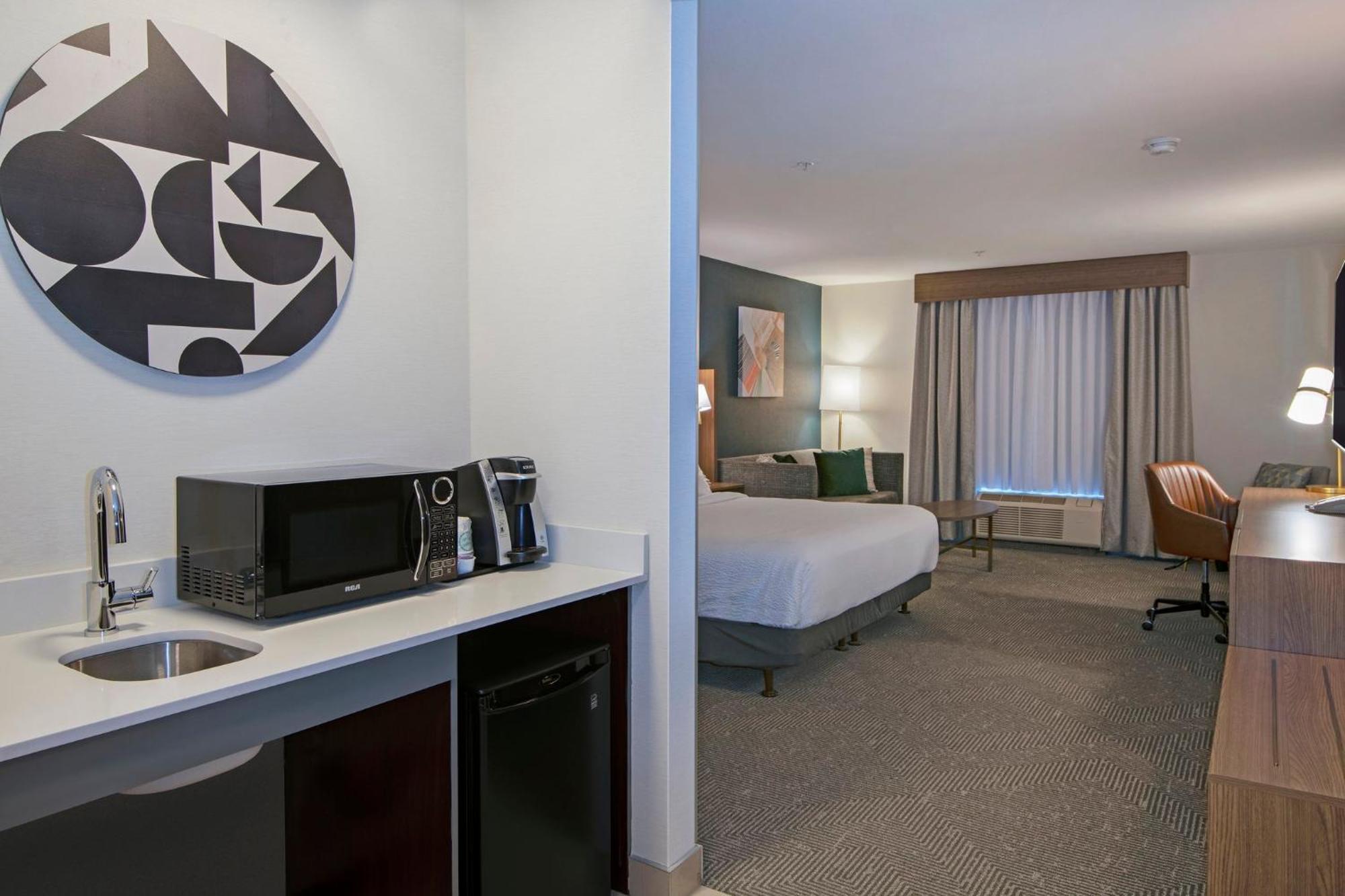 Holiday Inn Hotel And Suites-Kamloops By Ihg Bagian luar foto
