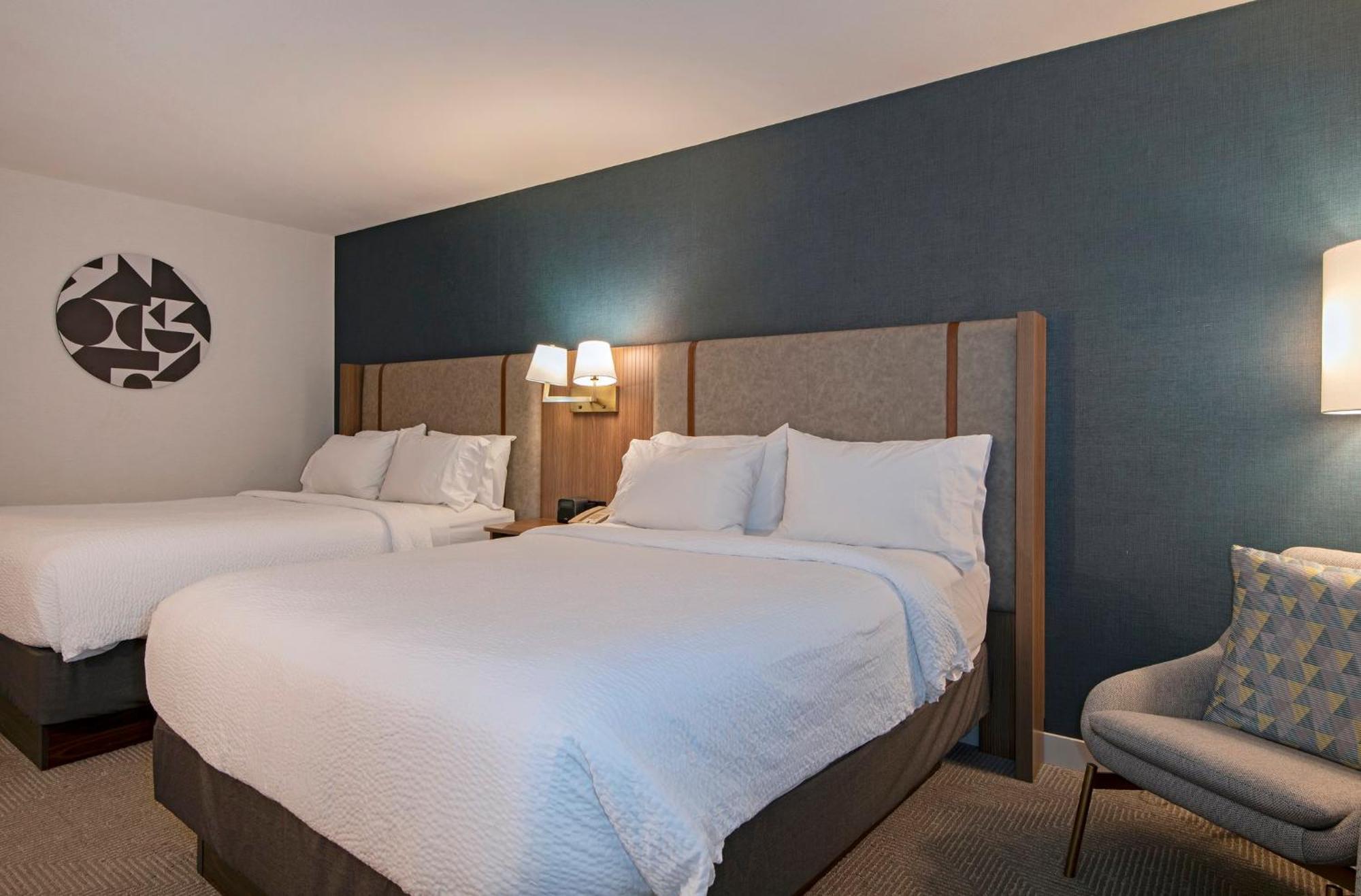 Holiday Inn Hotel And Suites-Kamloops By Ihg Bagian luar foto