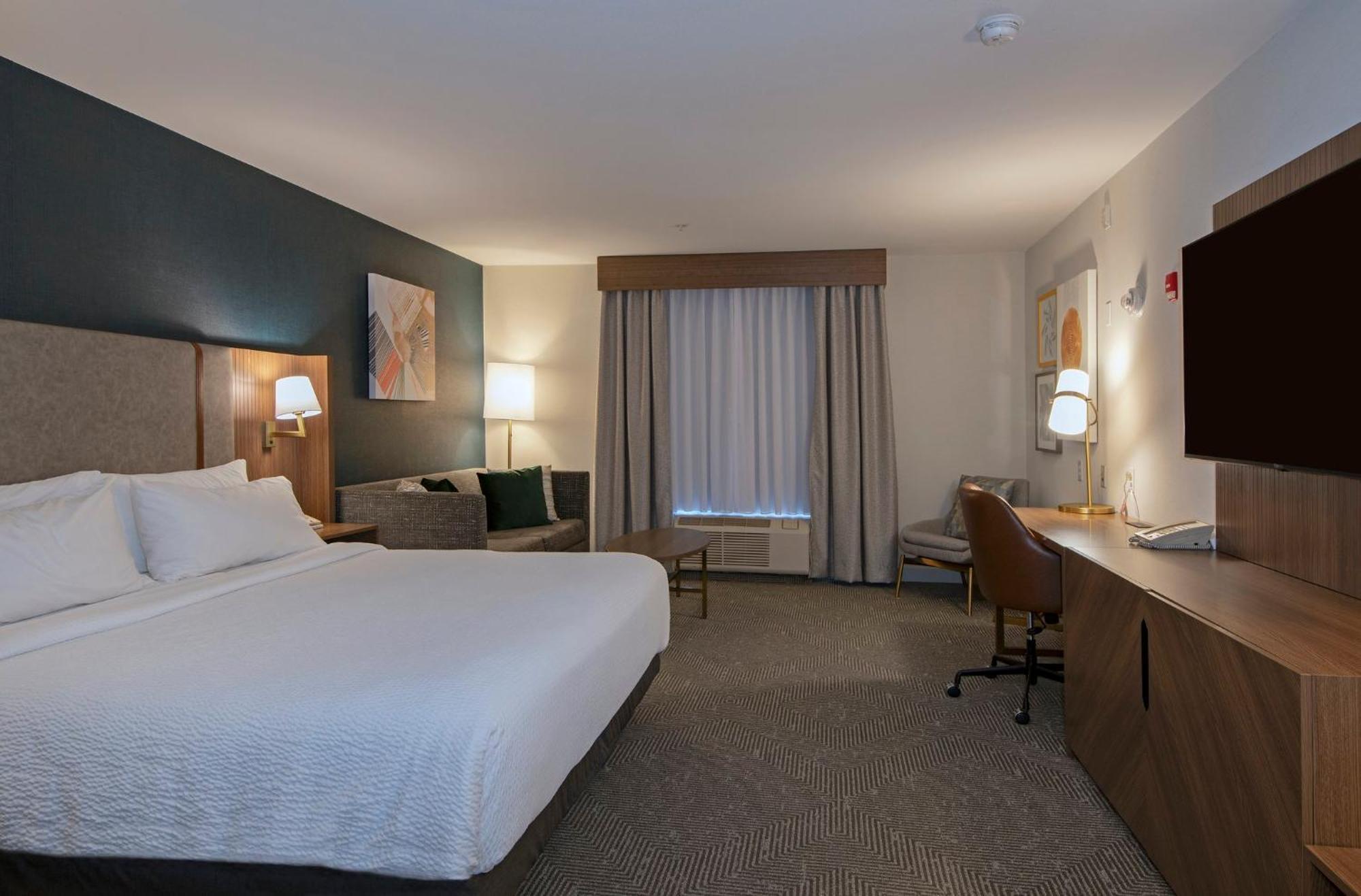 Holiday Inn Hotel And Suites-Kamloops By Ihg Bagian luar foto