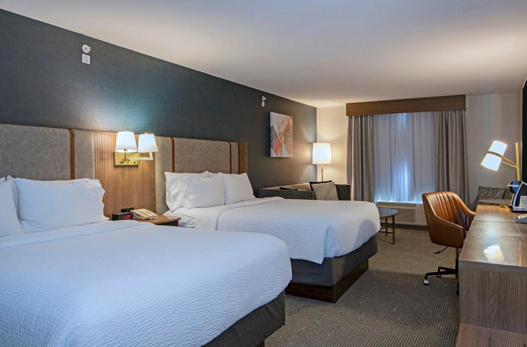 Holiday Inn Hotel And Suites-Kamloops By Ihg Bagian luar foto
