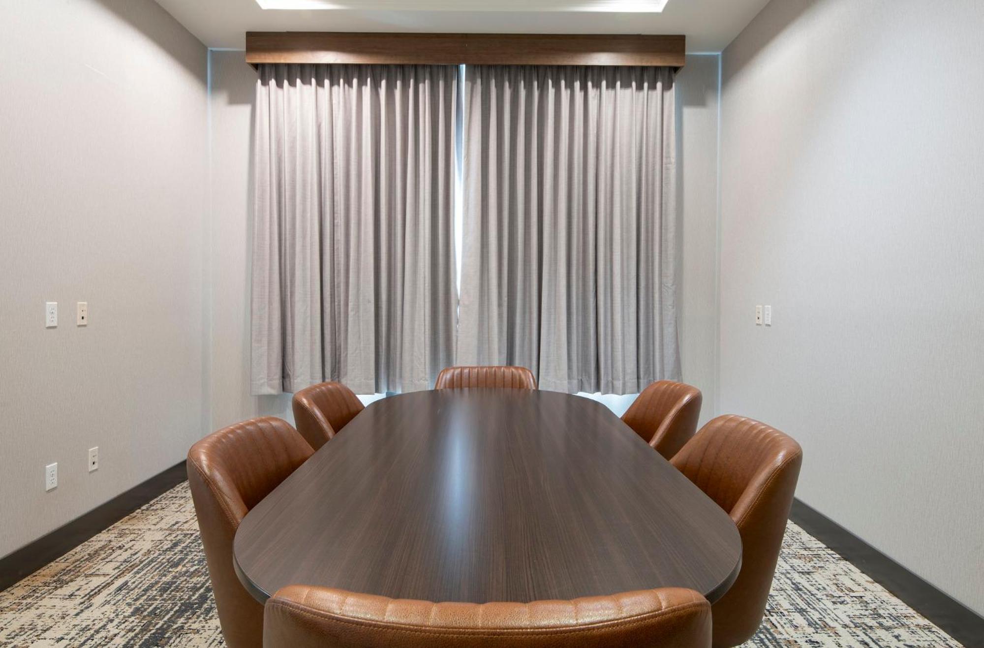 Holiday Inn Hotel And Suites-Kamloops By Ihg Bagian luar foto