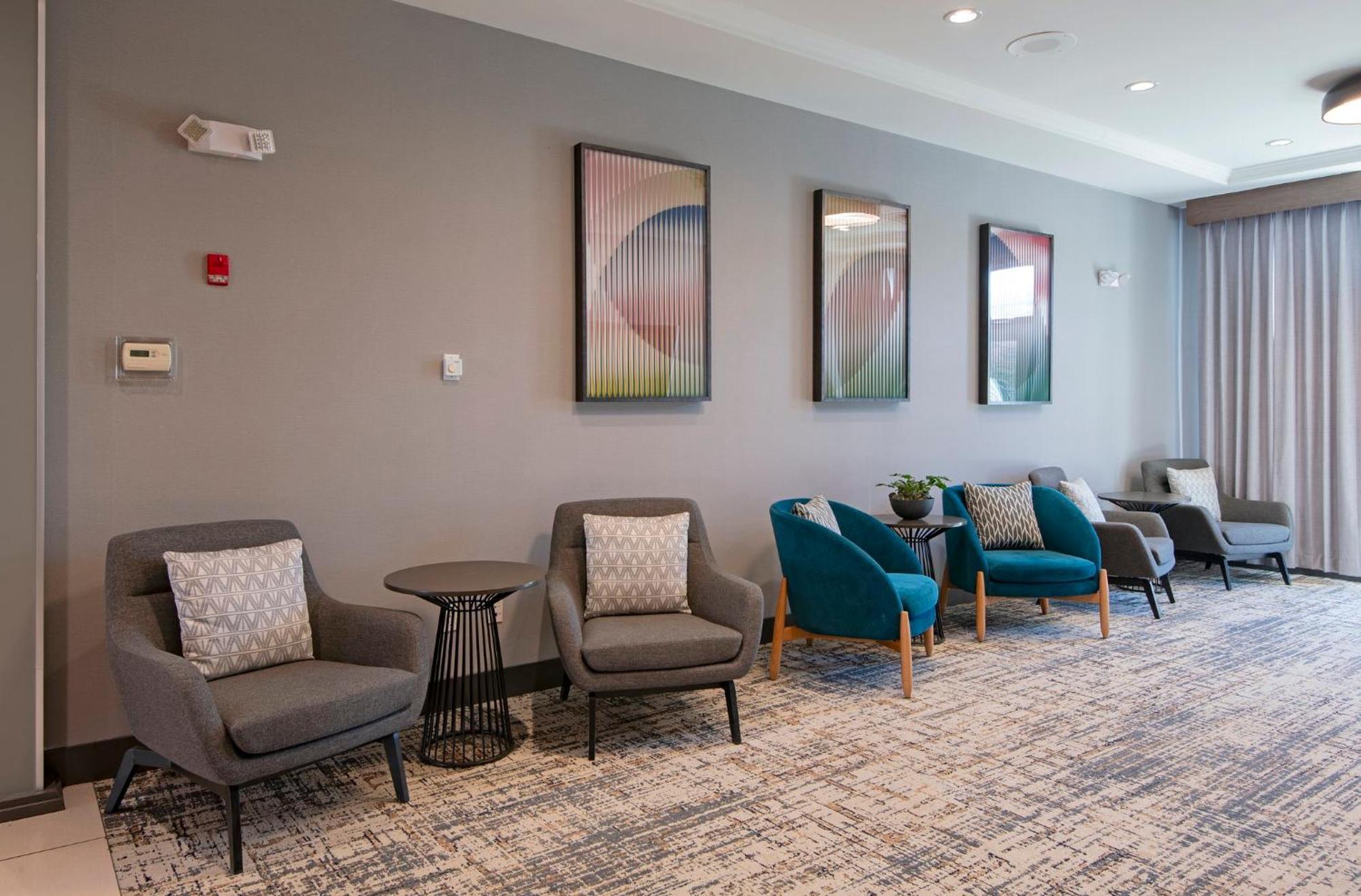 Holiday Inn Hotel And Suites-Kamloops By Ihg Bagian luar foto