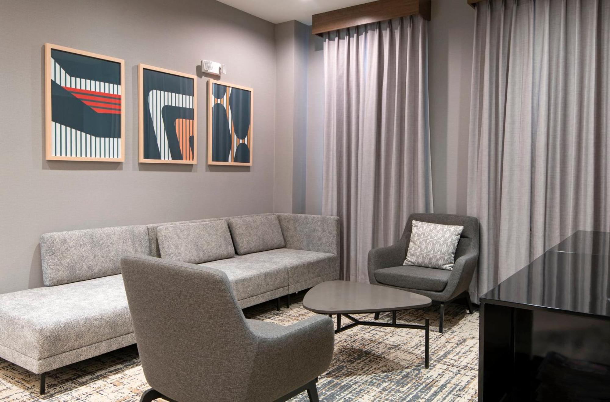 Holiday Inn Hotel And Suites-Kamloops By Ihg Bagian luar foto