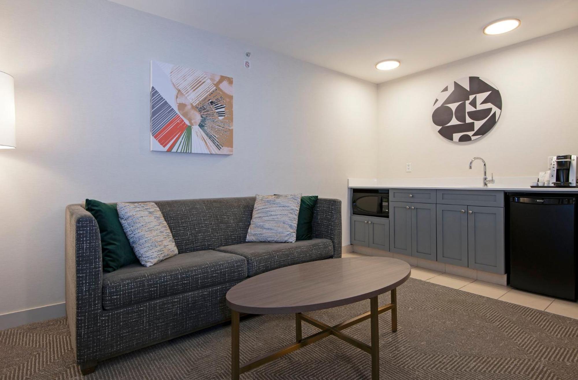 Holiday Inn Hotel And Suites-Kamloops By Ihg Bagian luar foto