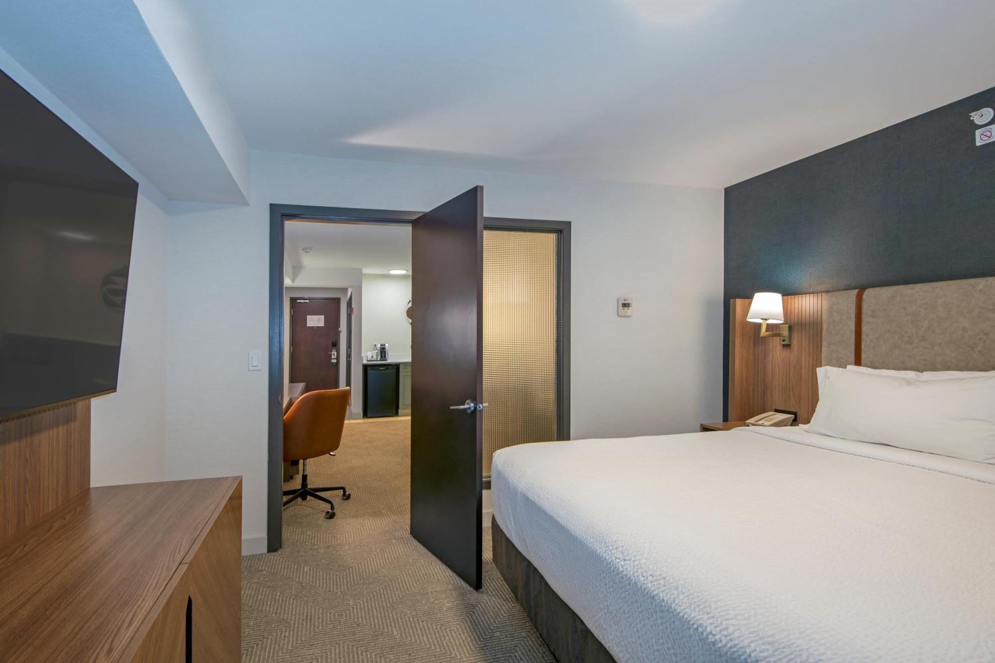 Holiday Inn Hotel And Suites-Kamloops By Ihg Bagian luar foto