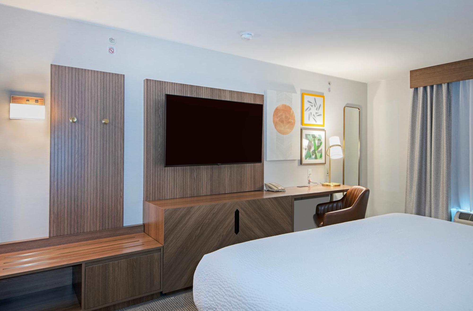 Holiday Inn Hotel And Suites-Kamloops By Ihg Bagian luar foto