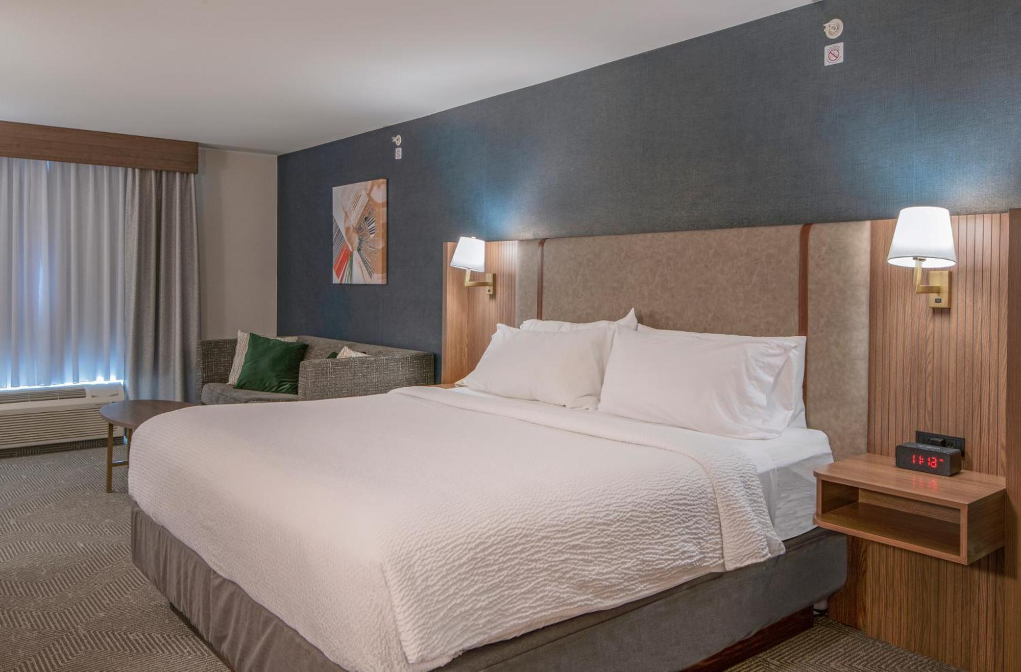 Holiday Inn Hotel And Suites-Kamloops By Ihg Bagian luar foto