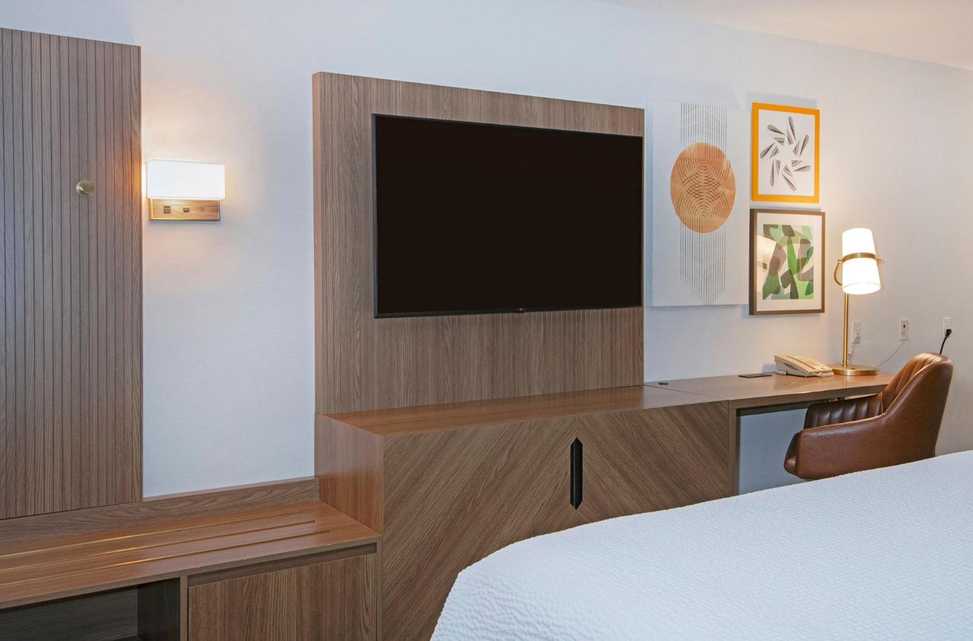 Holiday Inn Hotel And Suites-Kamloops By Ihg Bagian luar foto