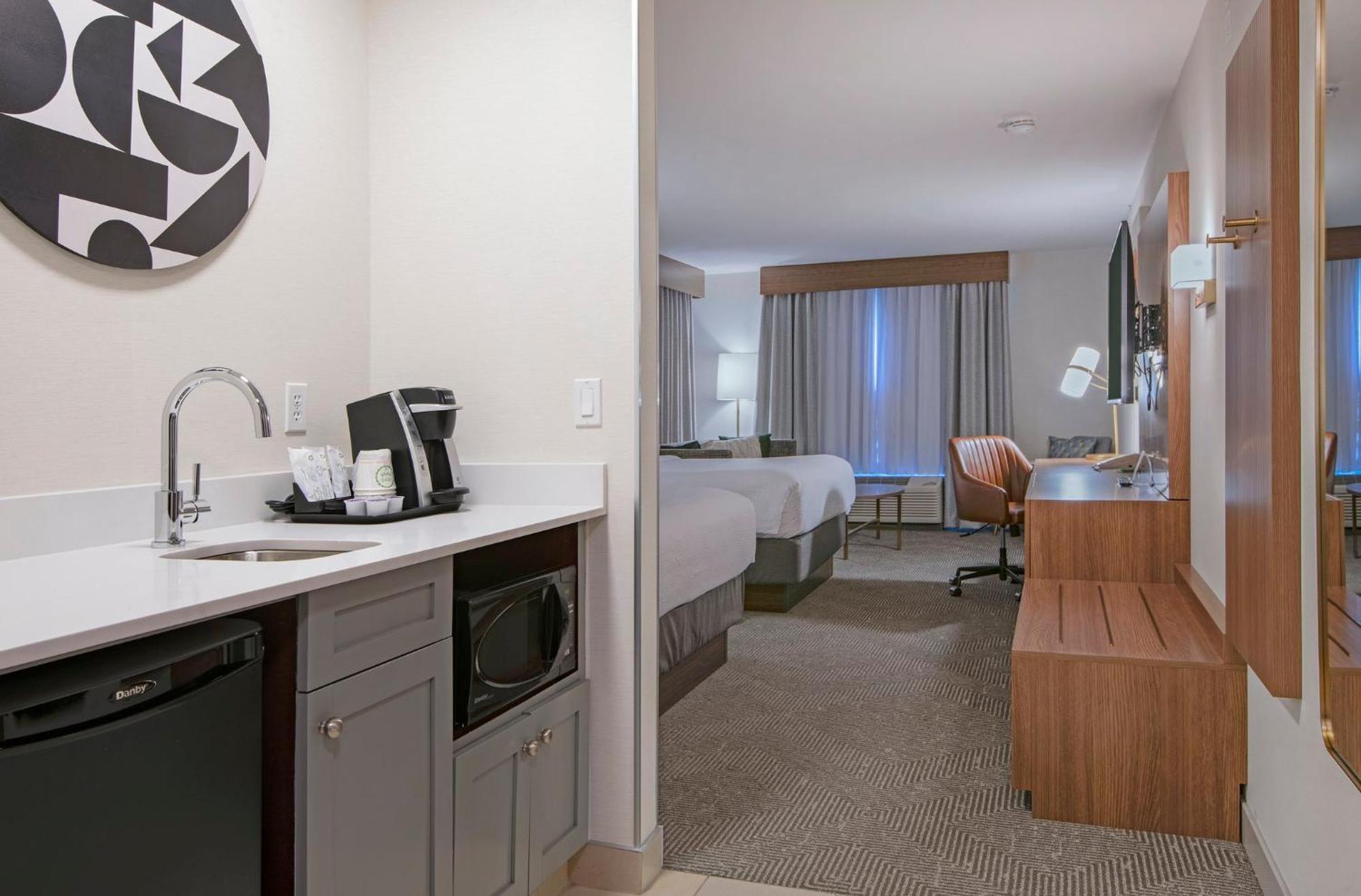 Holiday Inn Hotel And Suites-Kamloops By Ihg Bagian luar foto