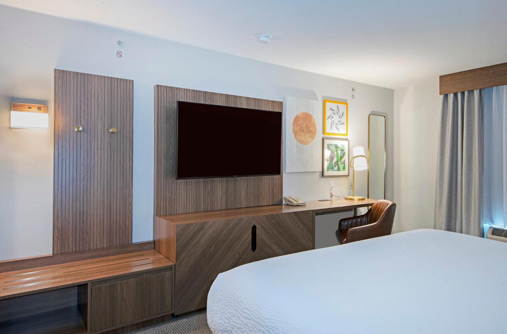 Holiday Inn Hotel And Suites-Kamloops By Ihg Bagian luar foto