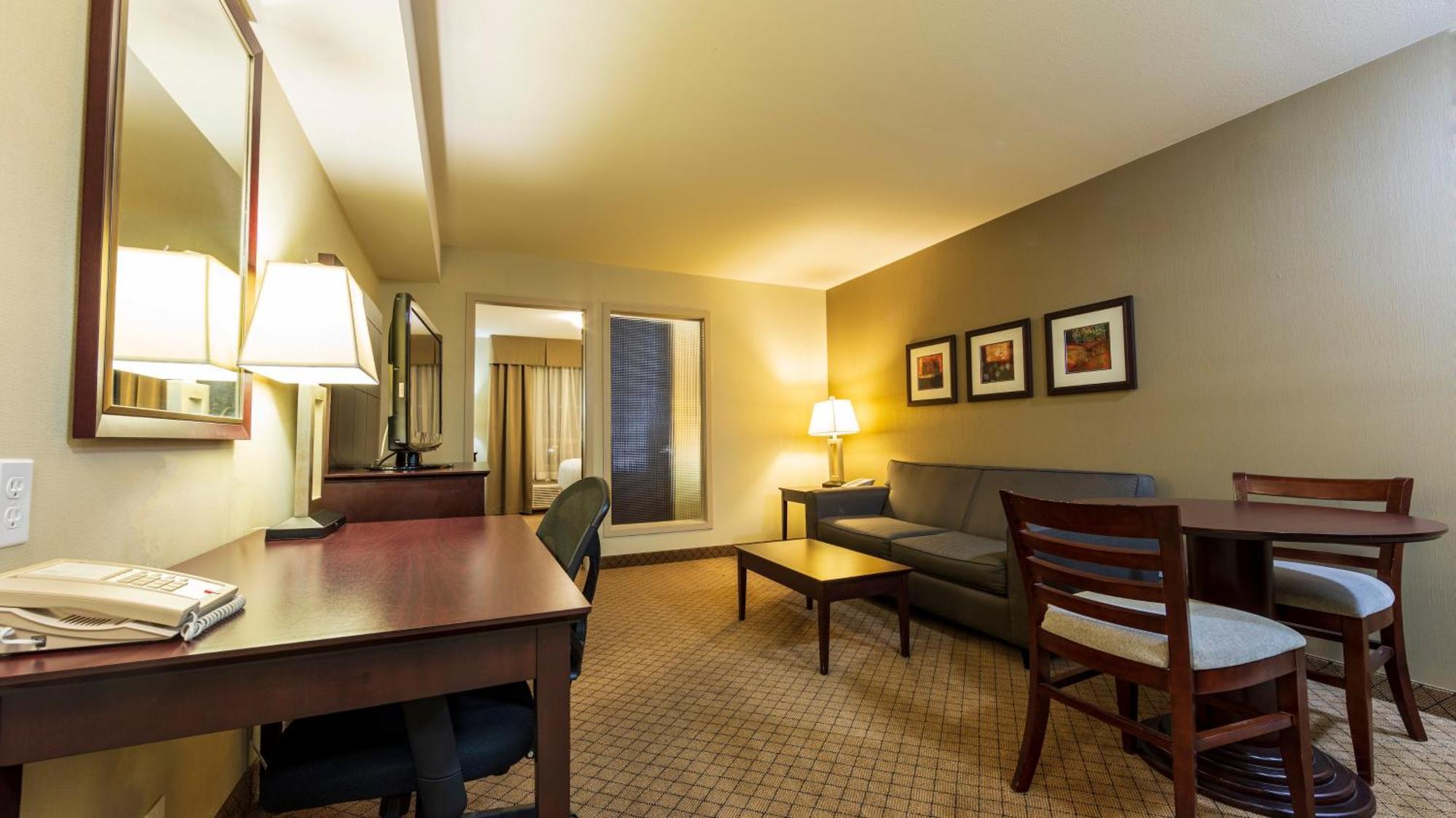 Holiday Inn Hotel And Suites-Kamloops By Ihg Bagian luar foto